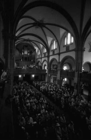 Badenweiler: Evangelische Pfarrkirche, Pfingstsonntag, von vorn, gegen die Orgel