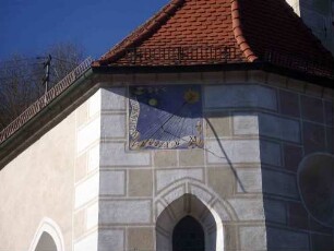 Sonnenuhr am Chor