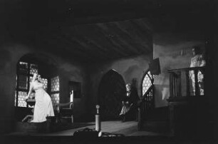 Szenenbilder aus der Oper "Die Meistersinger von Nürnberg" von Richard Wagner an der Deutschen Staatsoper Berlin. Dezember 1948 : Szene mit Tiana Lemnitz als Eva