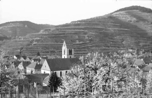 Oberbergen: Kirche vom Hang