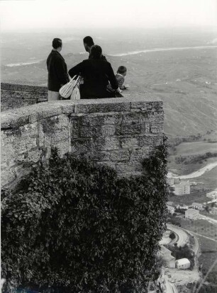 Blick von der Festung San Marino ins Hinterland der Adria-Küste
