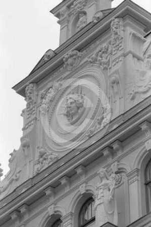 Giebel am Mietshaus Alberta iela 13 (Albertstraße) in Riga