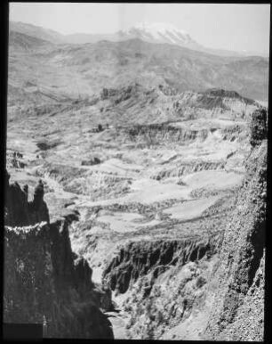 Blick über das La-Paz-Tal gegen den Illimani