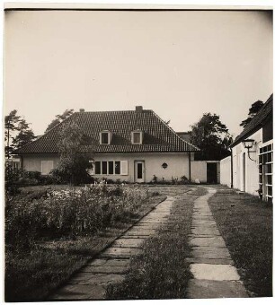 Garten von Bülow, Waren/Müritz: Auffahrt zum Haus