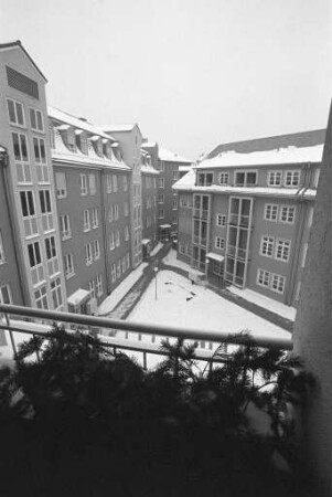 "Wohnmodell Karlsruhe" in der Zähringerstraße Ecke Waldhornstraße nach Plänen des Architekten Hermann Barthruff