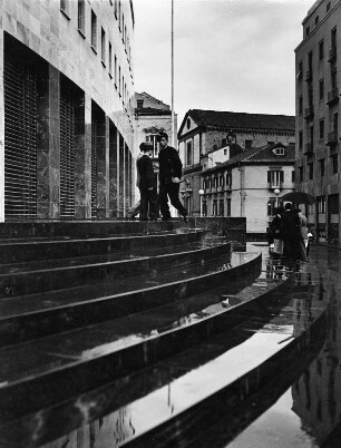 Neapel. Gebäude der Post- und Telegrafendirektion (1933). Treppenaufgang