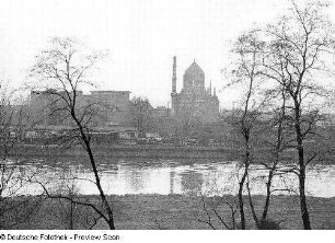 Blick über die Elbe mit der Marienbrücke gegen ehem. Orientalische Tabak- und Zigarettenfabrik "Yenidze" (1907-1909)