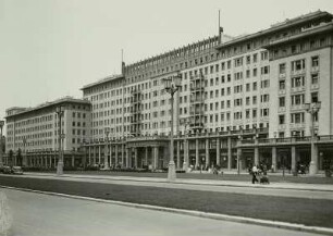 Berlin. Karl-Marx-Allee (bis November 1961 Stalin-Allee). Block C Nord