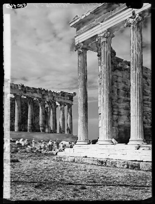 Athen: Erechtheion, Blick Parthenon