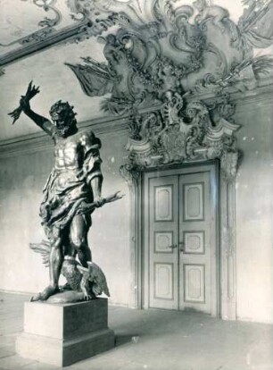 [Statue des Jupiters im Schloss Rastatt]