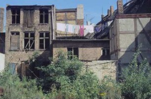 DDR. Hinterhäuser einer inneren Altstadt