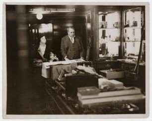 William Randolph Hearst an Bord des Passagierschiffes "Europa". rechts: William Randolph Hearst