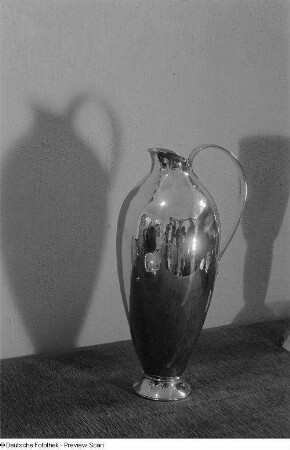 Metallene Kanne auf der Leipziger Herbstmesse 1954