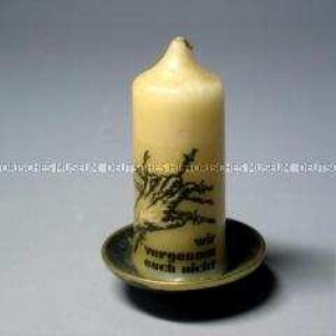 Kerze zur Erinnerung an die deutschen Kriegsgefangenen in der Sowjetunion, mit Kerzenständer