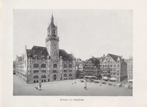 Rathaus mit Marktplatz