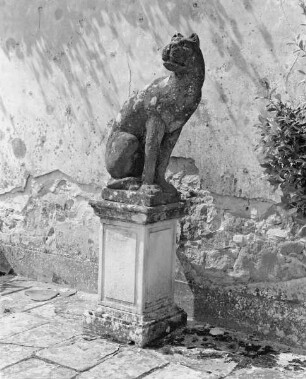 Sitzender Panther