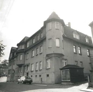 Nossen, August-Bebel-Straße 8/4. Doppelwohnhaus. Um 1910. Straßenansicht