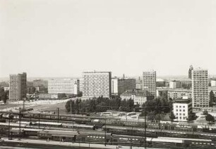 Dresden. Blick von der Verkehrshochschule über das Gelände des Hauptbahnhofes zum Leninplatz : Dresden Hauptbahnhof-Gelände