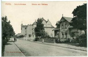 Kötitz. Bahnhofstraße mit Schule und Rathaus