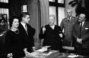 Freiburg: Regierungspräsidium; Bundessieger bei Berufswettkampf des Handwerks, Jörg Bollin beim Regierungspräsidium