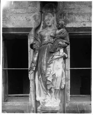Baden-Baden Stiftskirche Westportal Figuren - Madonna (Sandstein)