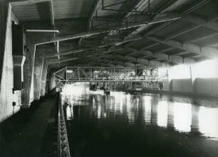 Hamburg-Barmbek. In der HSVA Hamburgischen Schiffbau-Versuchsanstalt. Ein Schiffsmodell wird im Strömungskanal auf seine Eigenschaften getestet