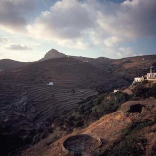 Tinos, Wetterabend unter dem Exóburgo-Felsen überm Hochplateau Anoméri. Granit, 533m. Sett.9