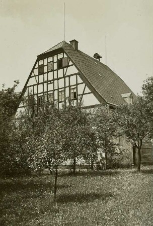 Kleinvoigtsberg, Grube Alte Hoffnung Gottes, Giebel des Treibehauses. Ansicht von Süden, von der Halde