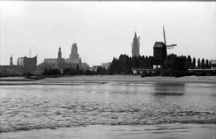 Antwerpen: Blick auf die Stadt von der Schelde