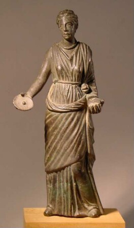 Etruskisch-italische Statuette einer opfernden Frau