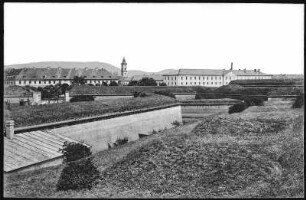 Theresienstadt. Kleine Infanteriekaserne und Verpflegungsmagazin : Theresienstadt. Kleine Infanteriekaserne und Verpflegungsmagazin hinter dem Ravelin