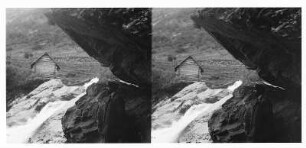 Bei Merok/ Norwegen: Wasserfall. Holzhütte an einem Wasserfall in Gebirgslandschaft