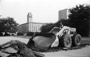 Abbruch des Rollschuhplatzes am Ettlinger Tor.