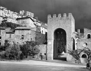 Assisi. Porta San Pietro (1101/1200)