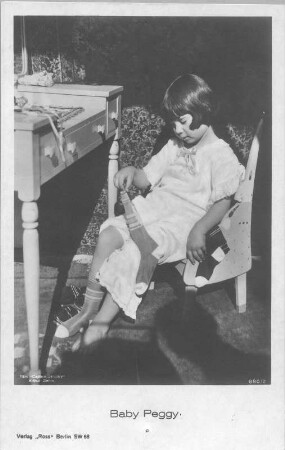 Kinderdarstellerin Peggy-Jean Montgomery, genannt Baby Peggy, in dem Film "Captain January". Fotografie (Weltpostkarte). Ross-Verlag, 1924