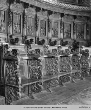 Chorgestühl mit Szenen aus dem Leben des heiligen Benedikt