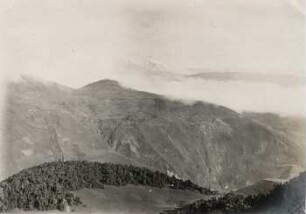 Blick vom Zeltlager bei Releche im Collanestal gegen West. Im Hintergrund der Chimborazo über der Westcordillere