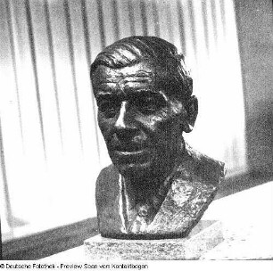 Büste des Politikers Otto Buchwitz : Büste des Politikers Otto Buchwitz. Bronze (1961; F. F. Rogge)