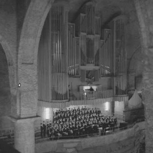 Dresden. Kreuzkirche, Inneres, Orgel mit Kreuzchor