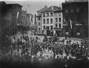Neuss Schützenfest 1904: Parade am Rathaus