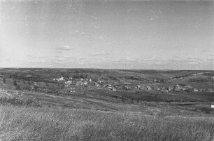 Zweiter Weltkrieg. Frontbilder. Sowjetunion. Landschaft mit Dorf