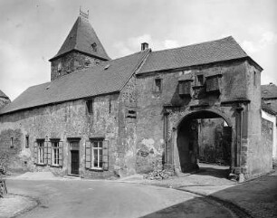 Gerolstein. Burg Lissingen (begonnen ab 900 bis 1280 ). Oberburg