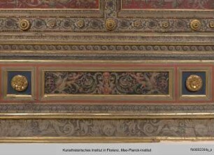 Kassettendecke mit Groteskenmalerei und Darstellungen zu Apollo