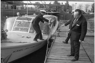 Inbetriebnahme des Wasseromnibusses "Karl Schnetzler" im Karlsruher Rheinhafen.