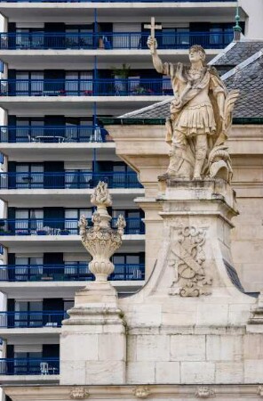 Frankreich. Lorraine. Meurthe et Moselle. Nancy. Eglise Saint Sebastien und Hochhäuser