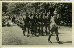 Ehrenkompanie der Wehrmacht bei der Beisetzung Wilhelms II. im Park von Schloss Doorn