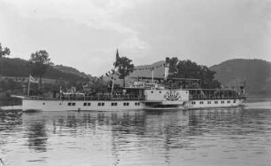 Personen-Seitenraddampfer "Bastei" (1896, Werft Blasewitz) in Fahrt bei Salesel (Dolní Zálezly)