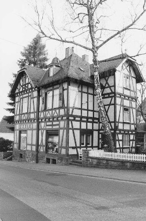 Wohn-und Geschäftshaus, Fachwerk; Birstein, Hauptstraße 2