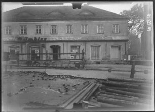 Bernau, Wilhelm-Pieck-Straße (Mühlenstraße). Wohnhaus mit Laden (Imbiss). Straßenfront