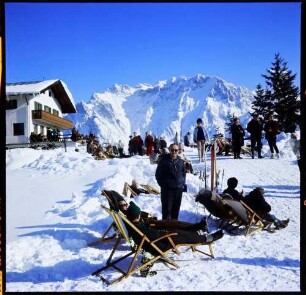 Mittenwald: St. Anton Hütte mit Karwendel und Skibetrieb